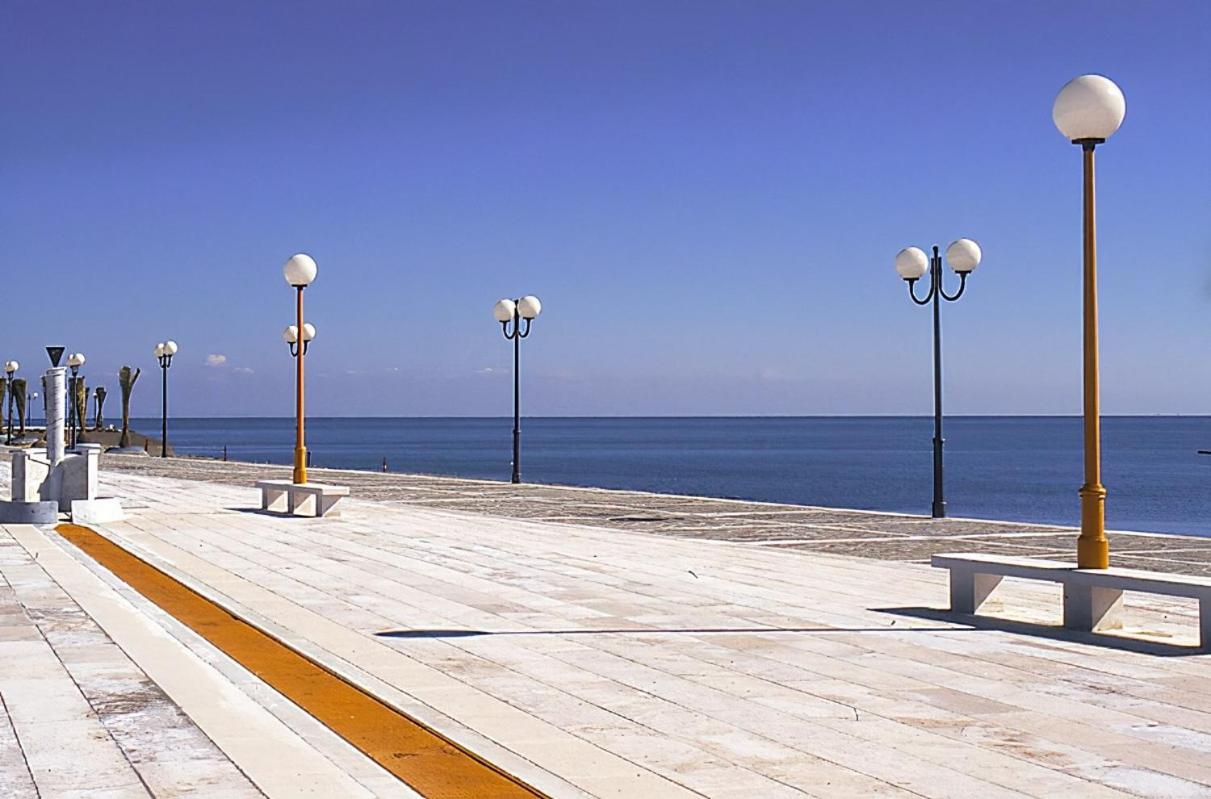 Stella Marina Jonica 1Km Vom Strand Mit Terrasse Apartamento Policoro Exterior foto
